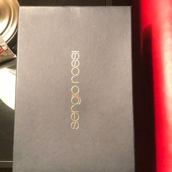 Heels - Picture 5 of 5